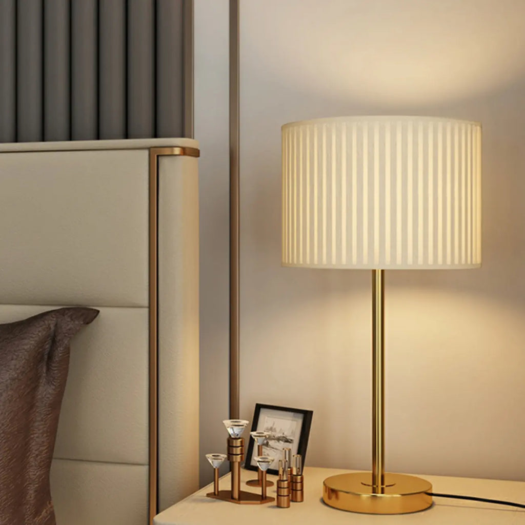 Contemporary Geometric Metal Table Lamp for Home