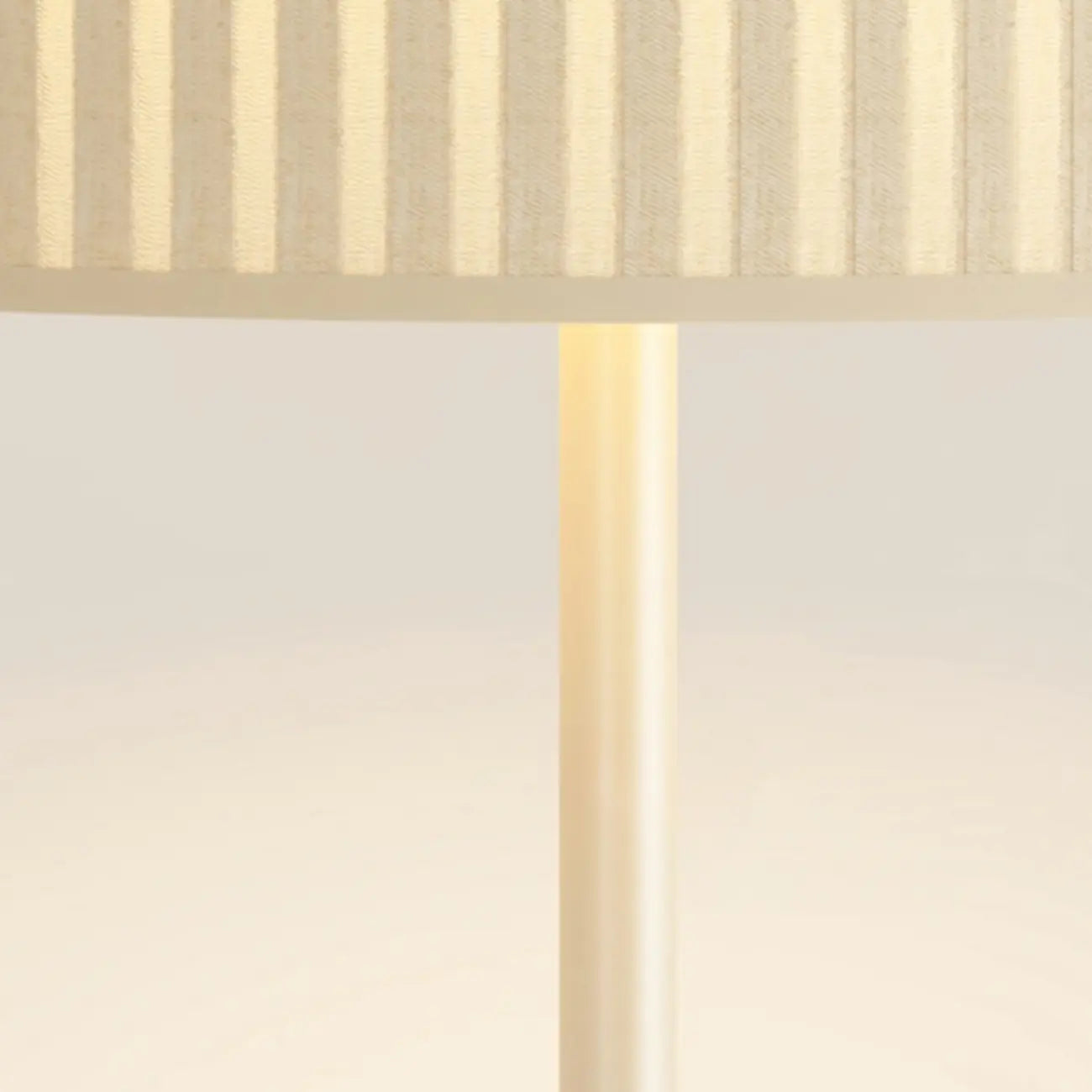 Contemporary Geometric Metal Table Lamp for Home