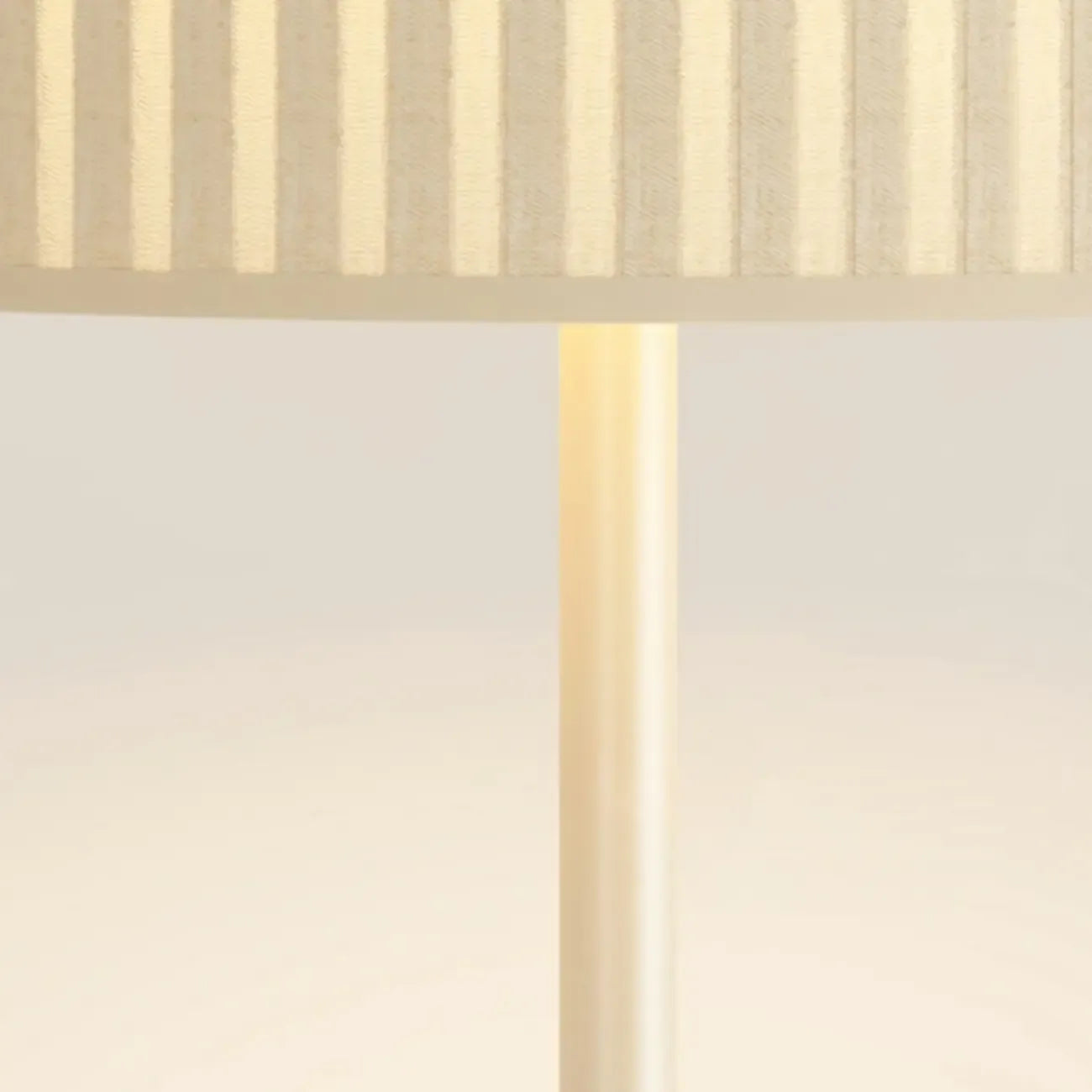Contemporary Geometric Metal Table Lamp for Home