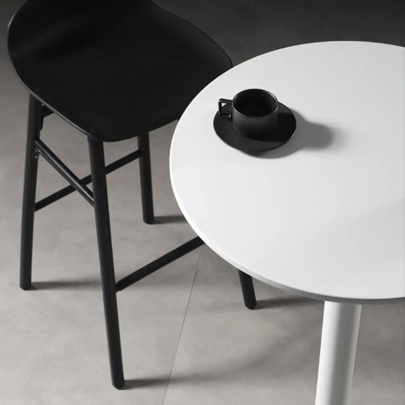 Modern Round White Acrylic Pub Bar Table for Bistro