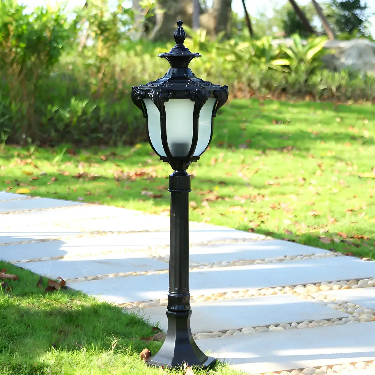 Elegant Traditional Gold Solar LED Bollard Lighting for Garden Pathway