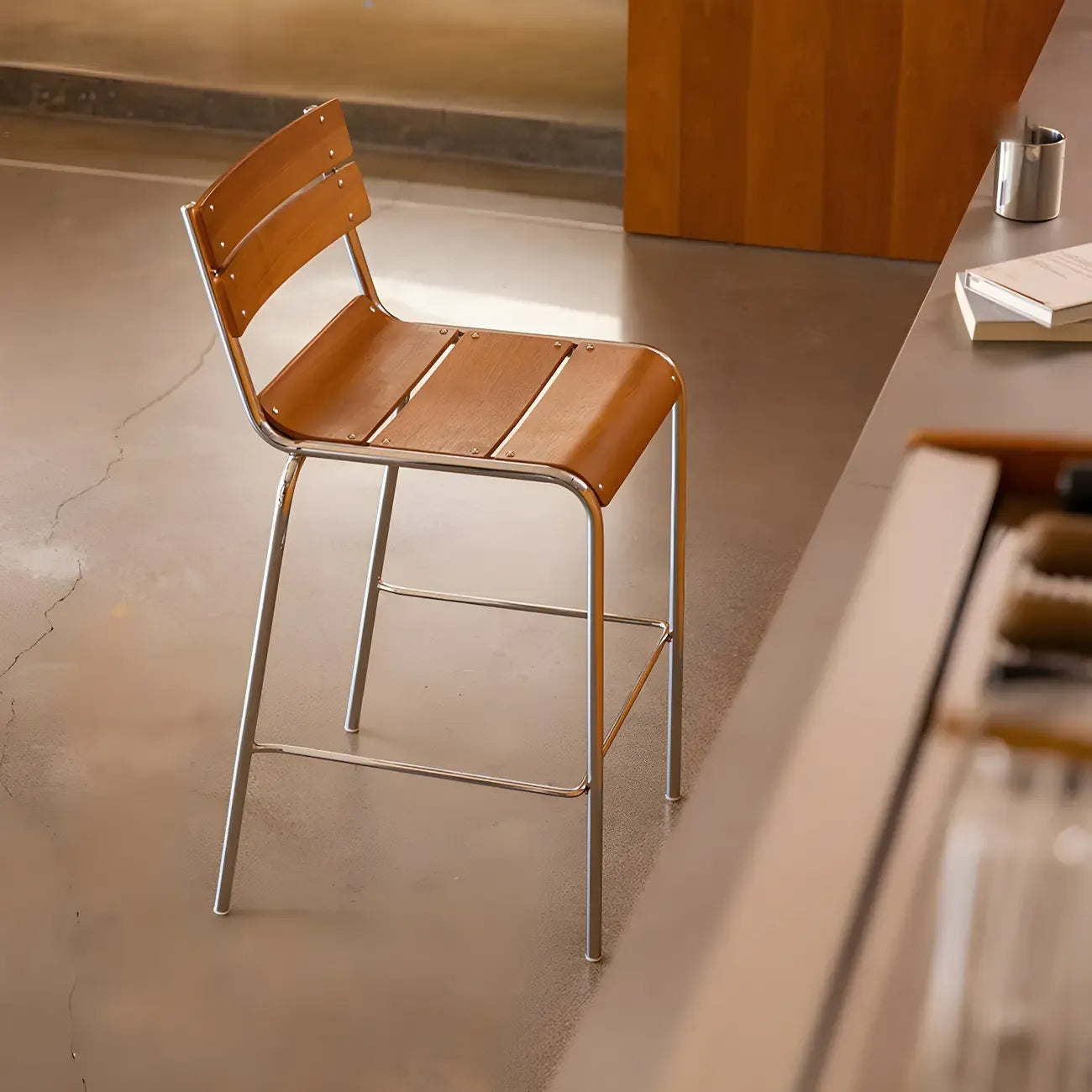 Durable Steel Frame Comfortable Brown Wood Back Bar Stool
