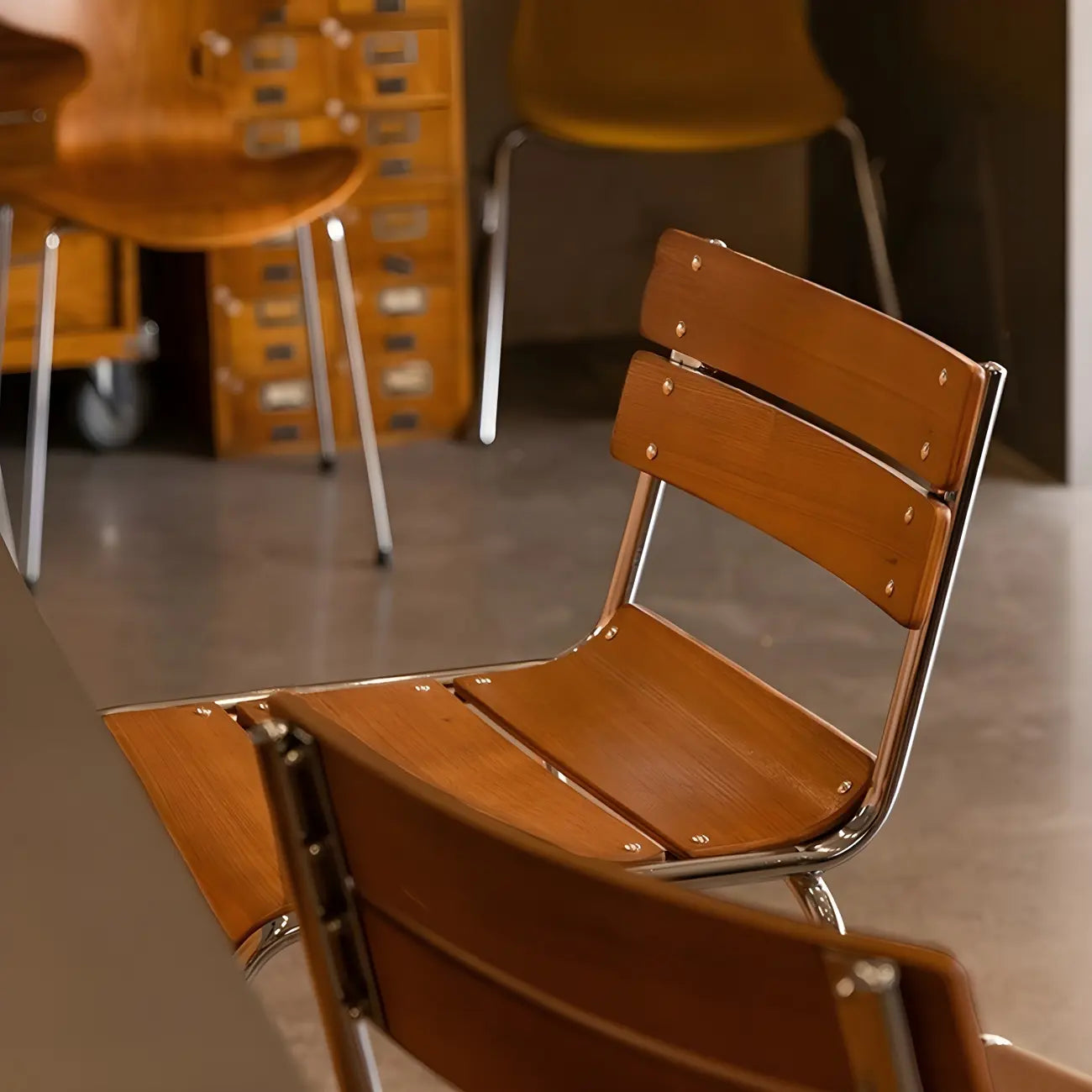 Durable Steel Frame Comfortable Brown Wood Back Bar Stool