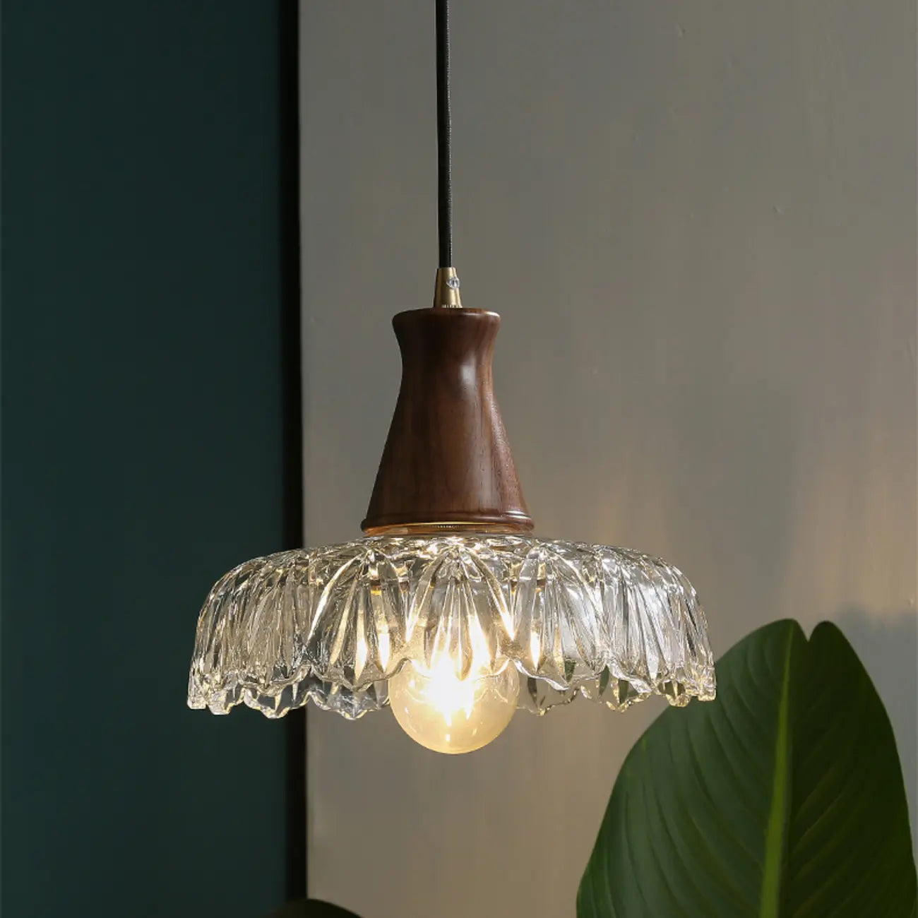 Adjustable Glass Flower Hanging Pendant Light for Living Room
