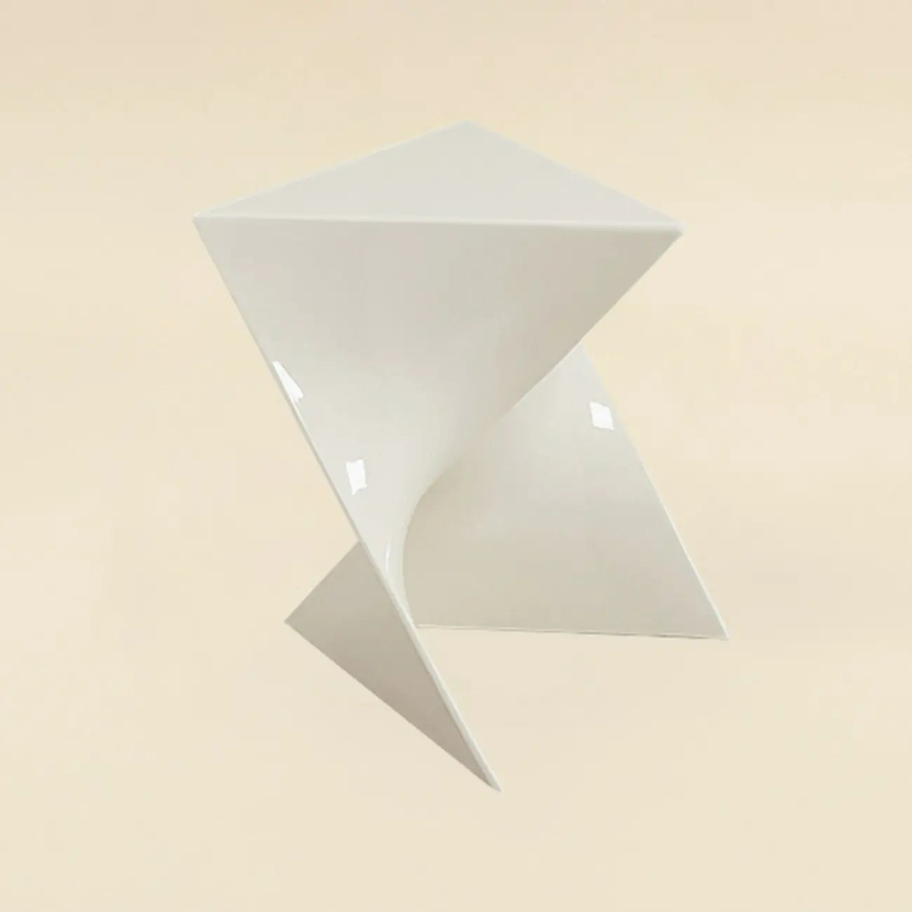 Living Room Acrylic Triangle Side Table with Twisted Base