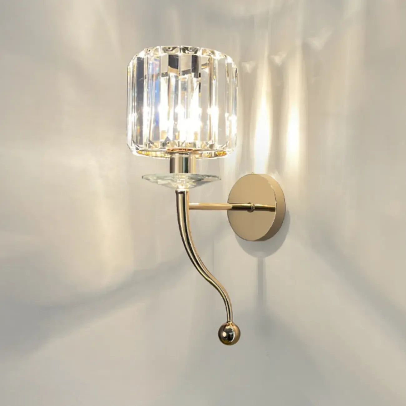 Elegant Crystal Smooth Gilded Metal Wall Sconce