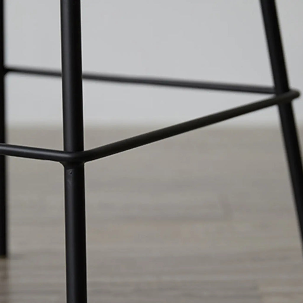 Modern Metal Elegant Comfort Bar Stool with Sleek Design