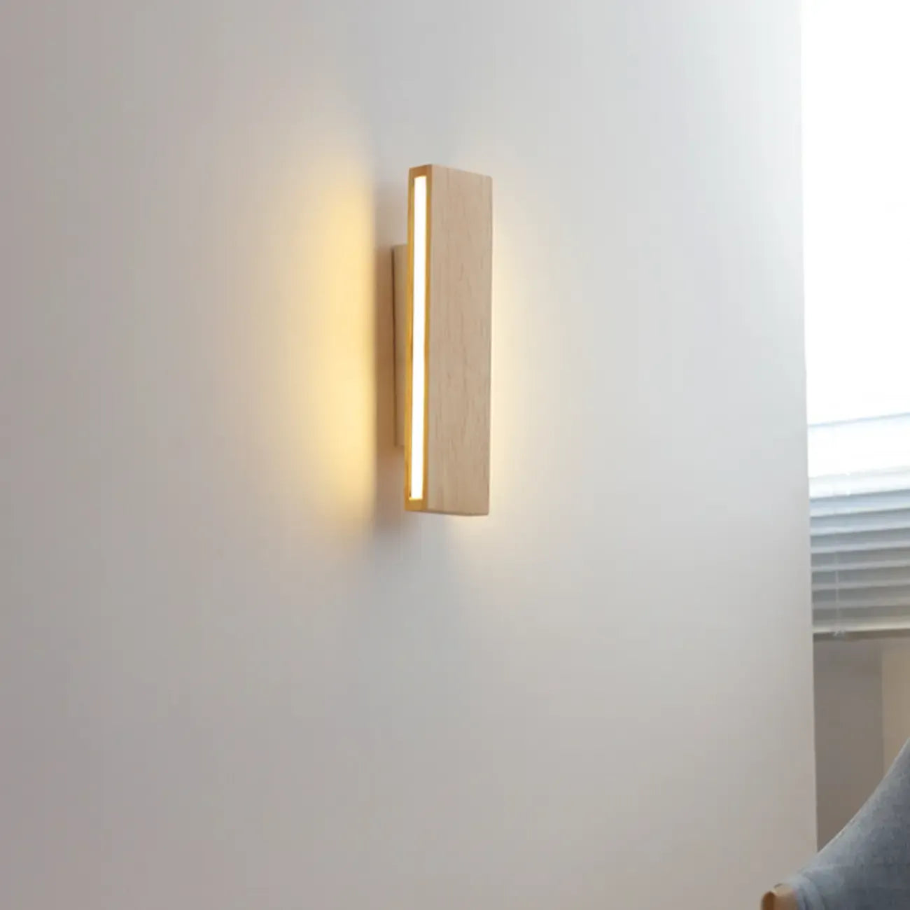 Rotatable Wood 2-Light LED Wall Sconce for Bedside Lighting