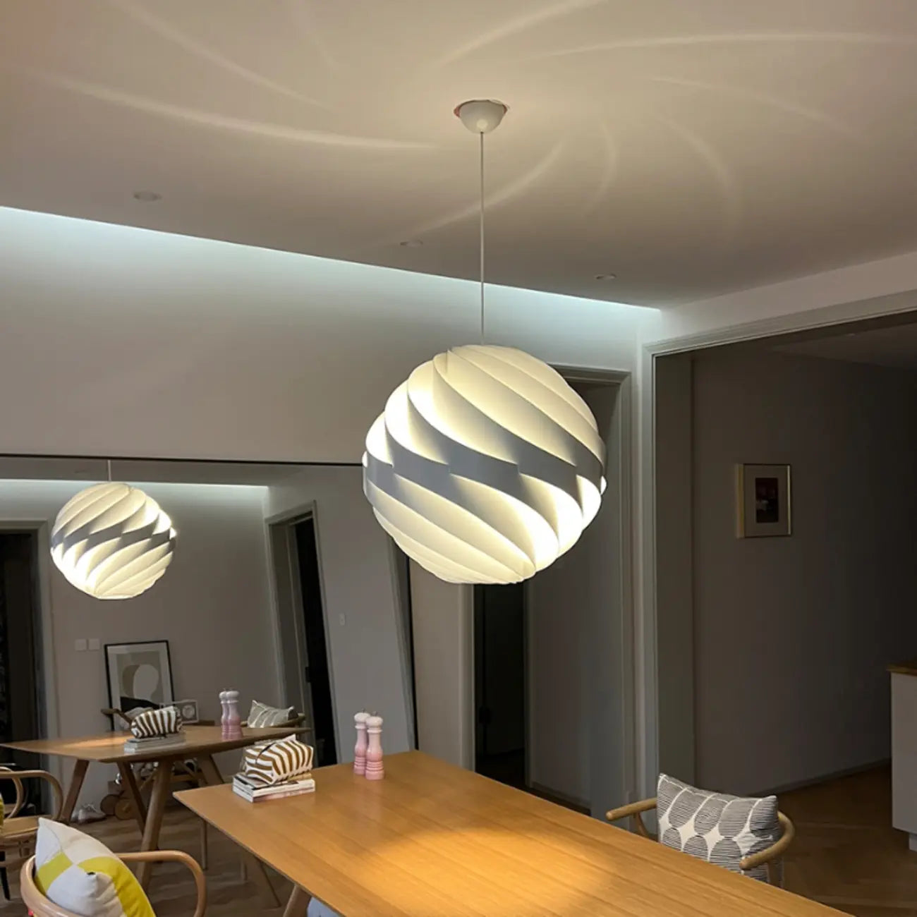 Art Aluminum Globe Pendant Light for Kitchen Island