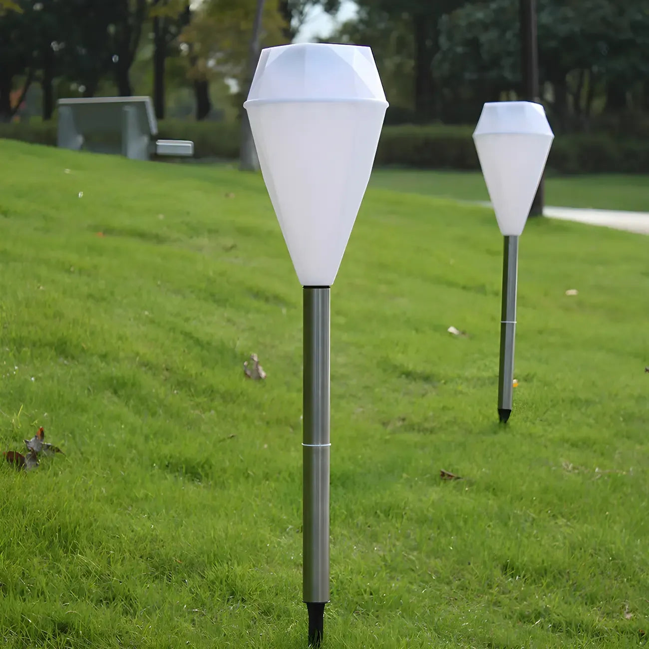 Elegant Solar White Diamond LED Pathway Lights for Gardens