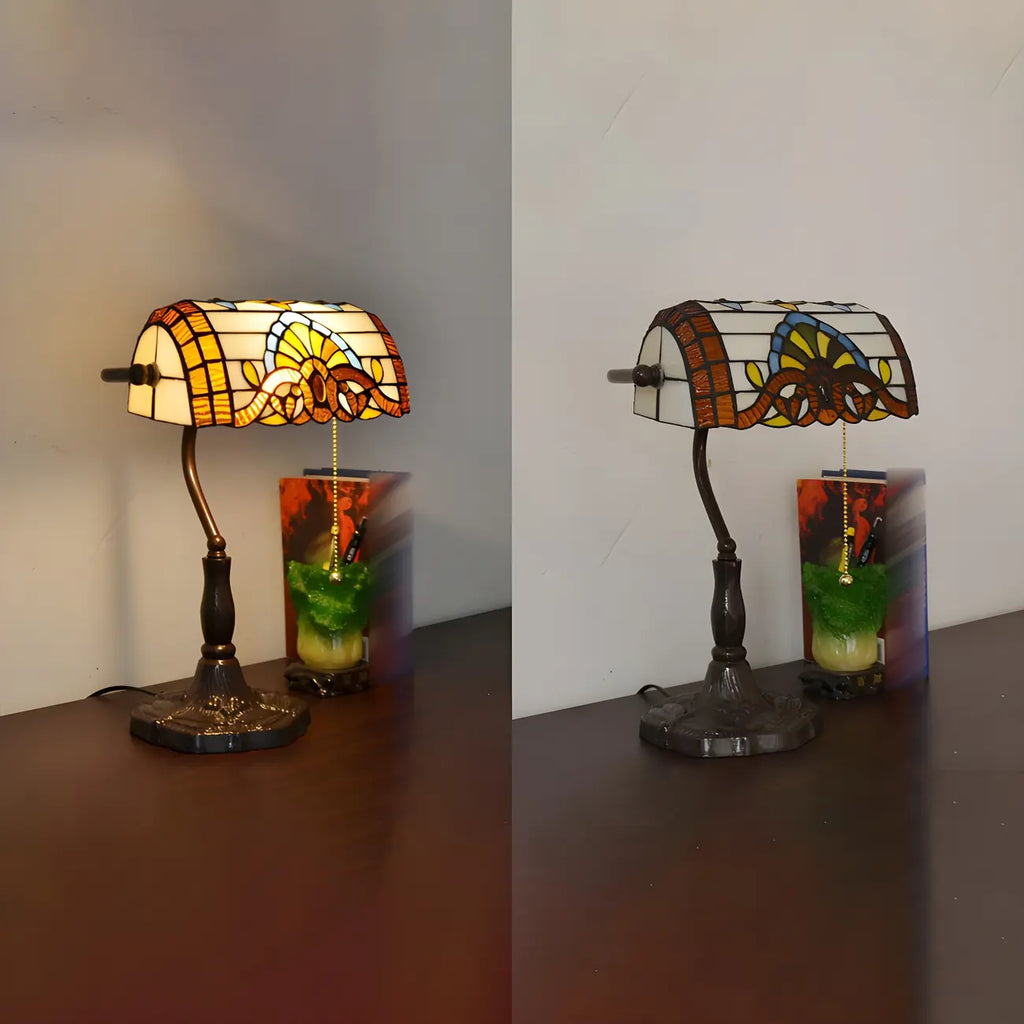 HomeyFad Retro Stained Glass LED Banker Table Lamp in Pull Chain