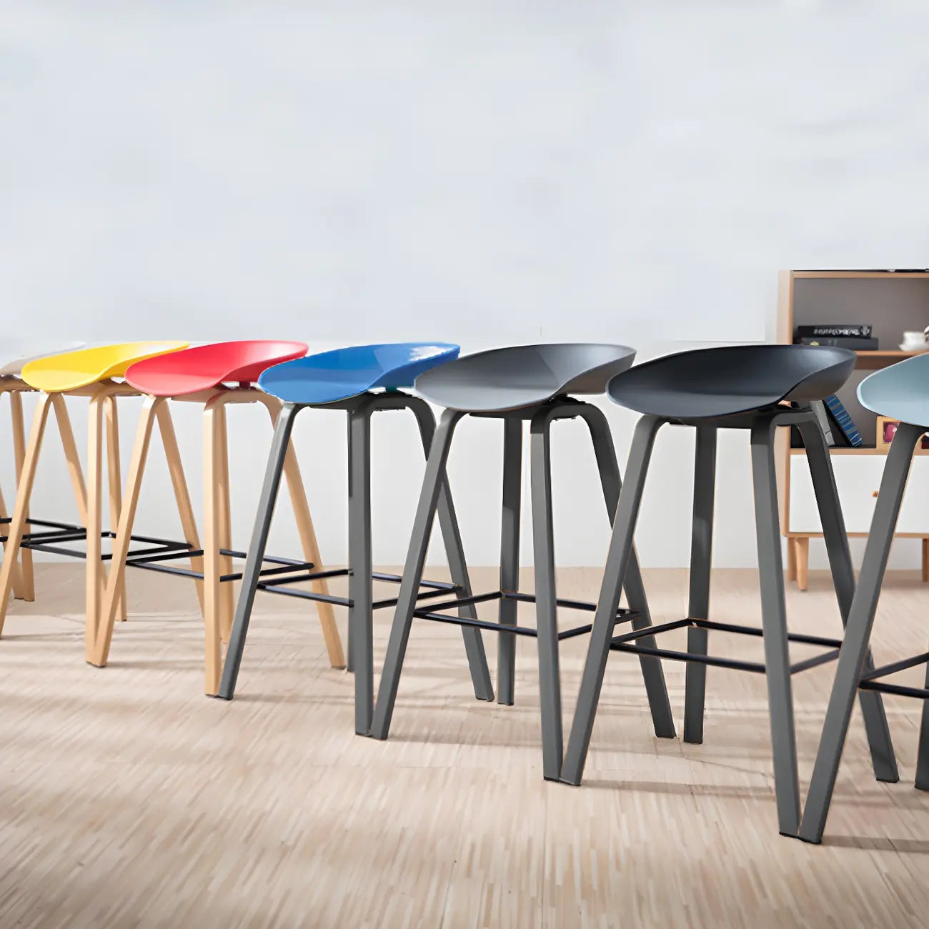 Contemporary Black Metal Sleek Design Ergonomic Bar Stool