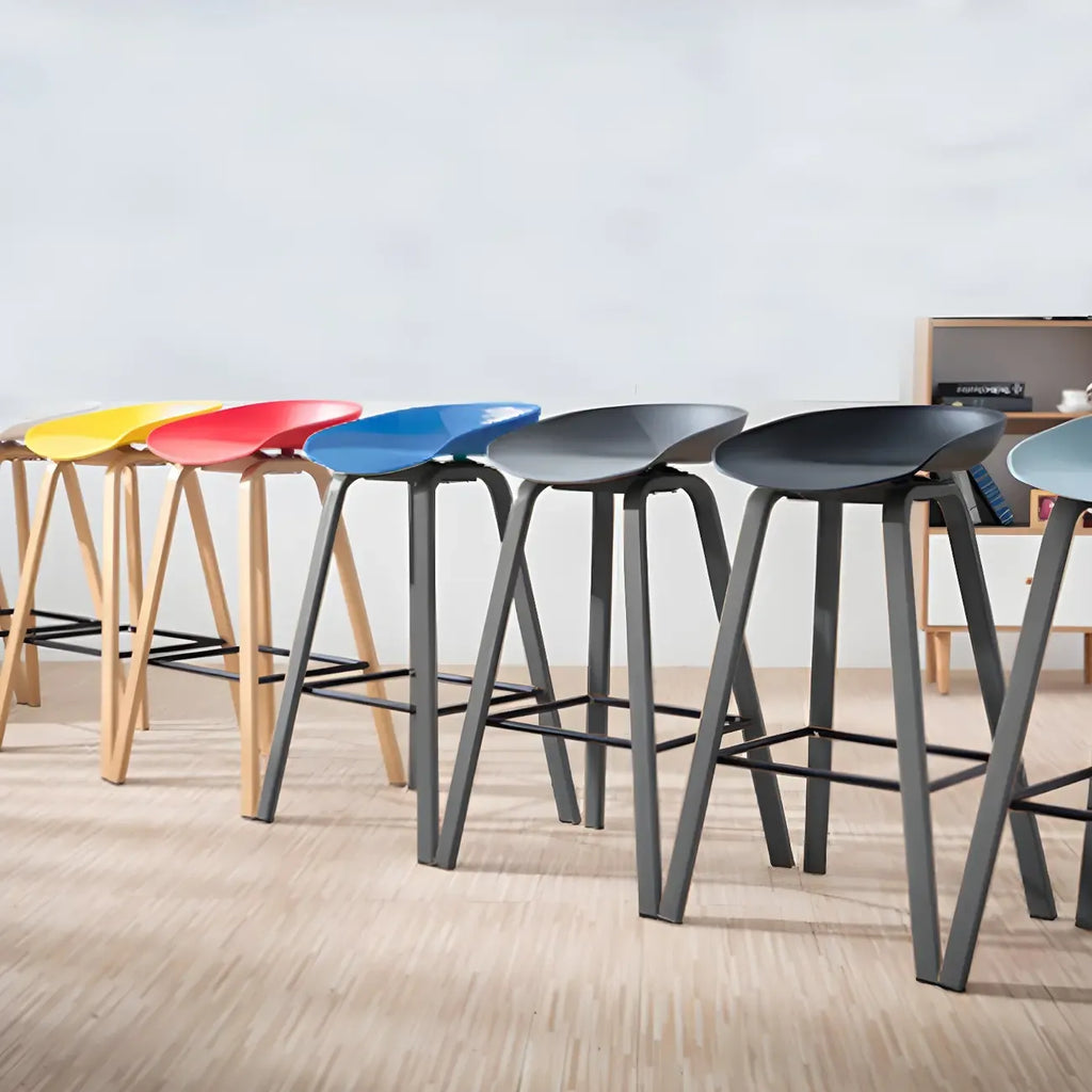Contemporary Black Metal Sleek Design Ergonomic Bar Stool