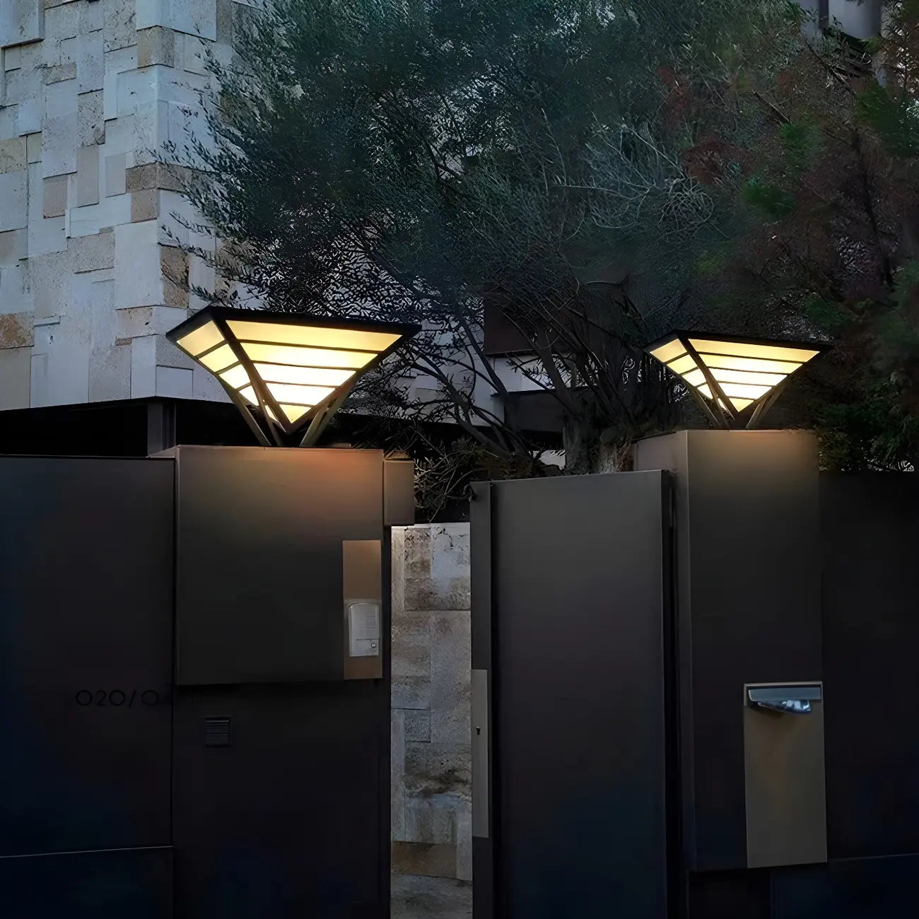 Black Metal Bracket Pyramid Solar Outdoor Post Lights