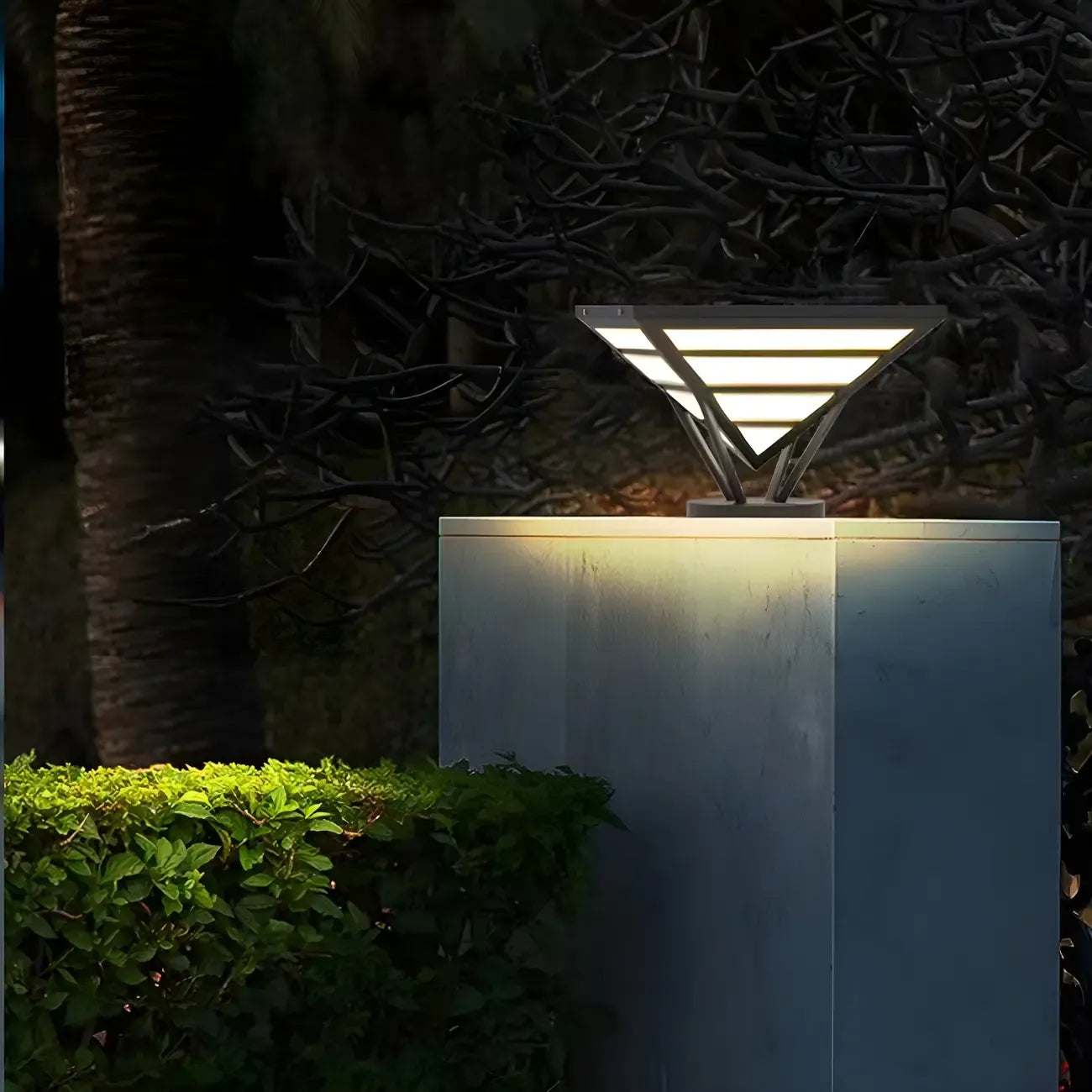 Black Metal Bracket Pyramid Solar Outdoor Post Lights