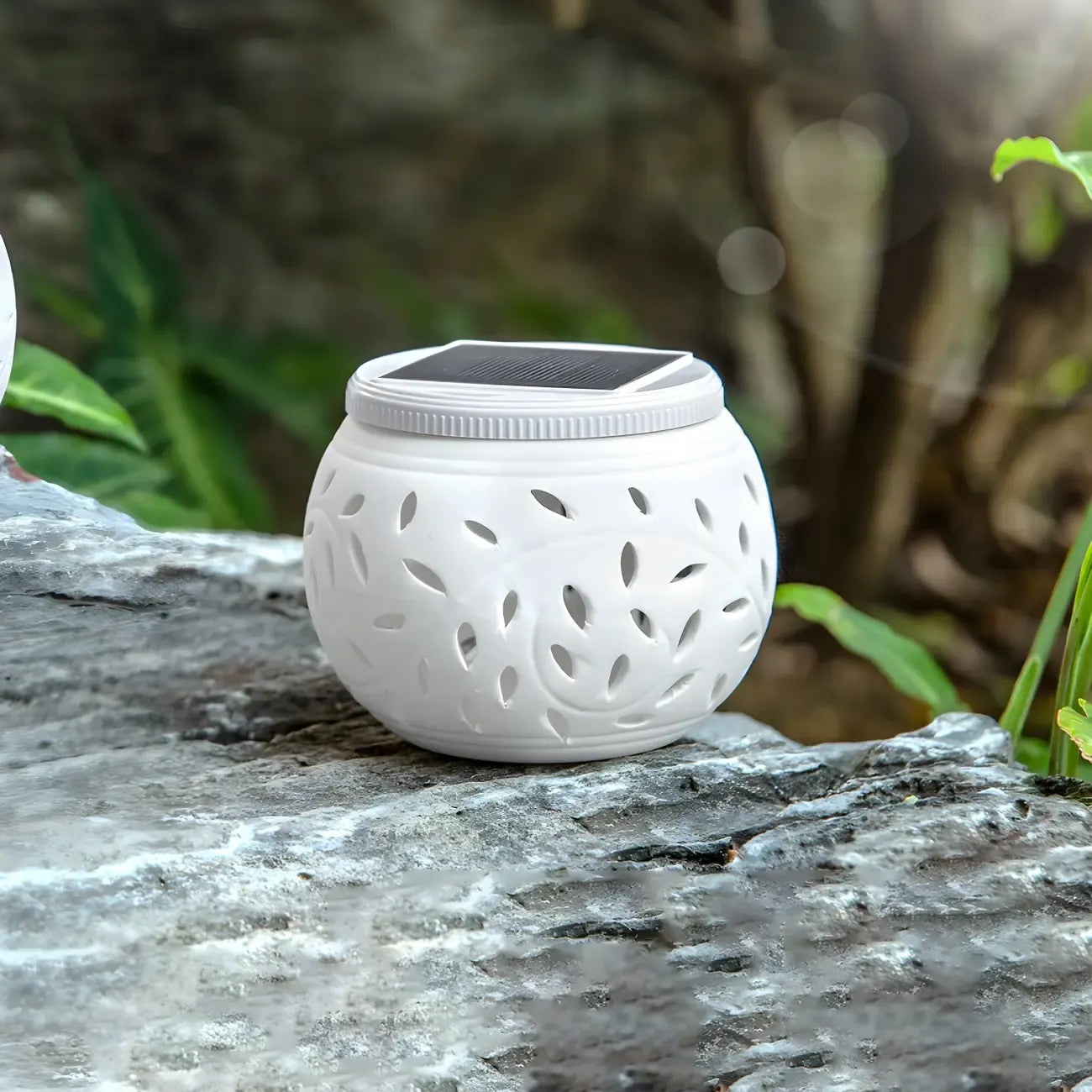 Decorative Hollowed White Ceramic Solar Outdoor Post Lights
