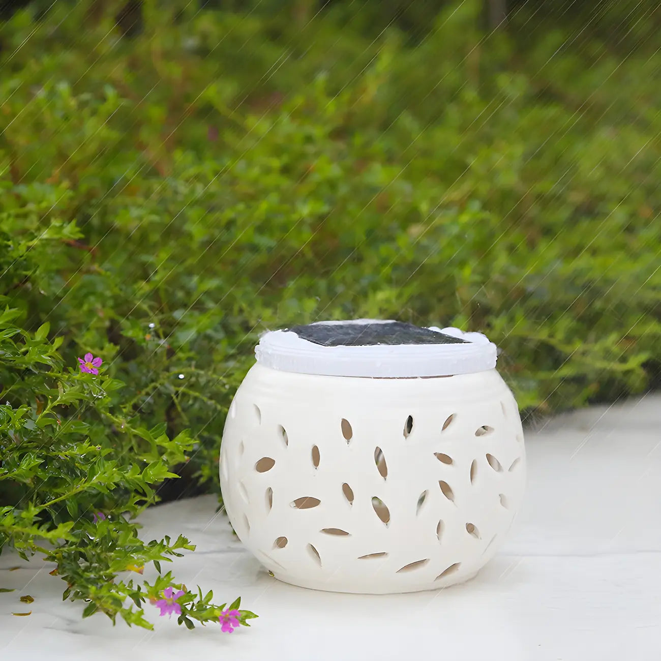 Decorative Hollowed White Ceramic Solar Outdoor Post Lights