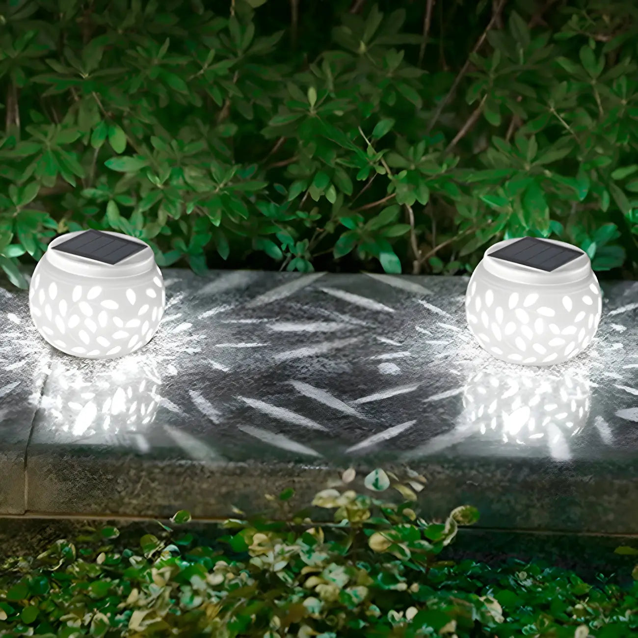 Decorative Hollowed White Ceramic Solar Outdoor Post Lights