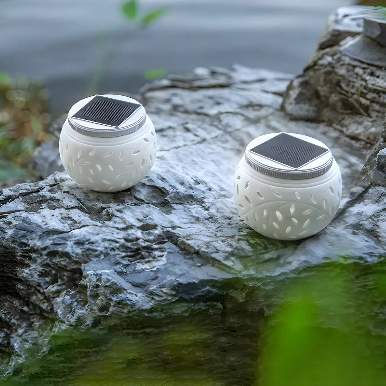 Decorative Hollowed White Ceramic Solar Outdoor Post Lights