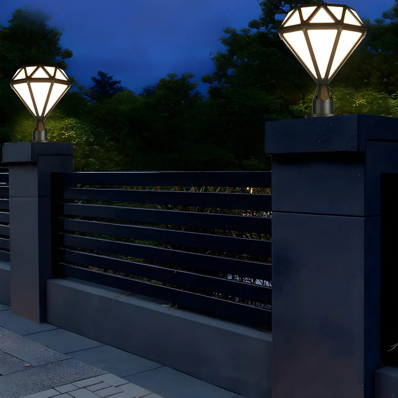 Black Metal Diamond-Design Post Cap Light