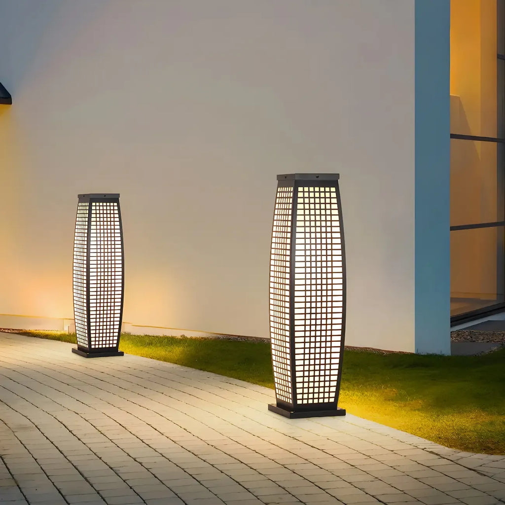 Black Metal Grid Vertical Post Cap Light