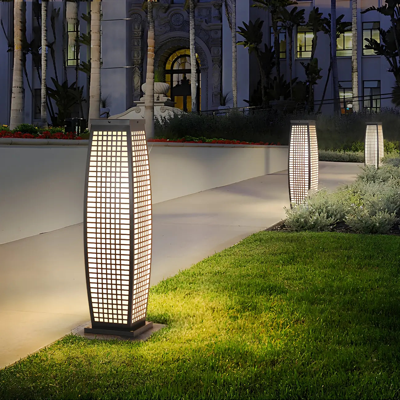 Black Metal Grid Vertical Post Cap Light