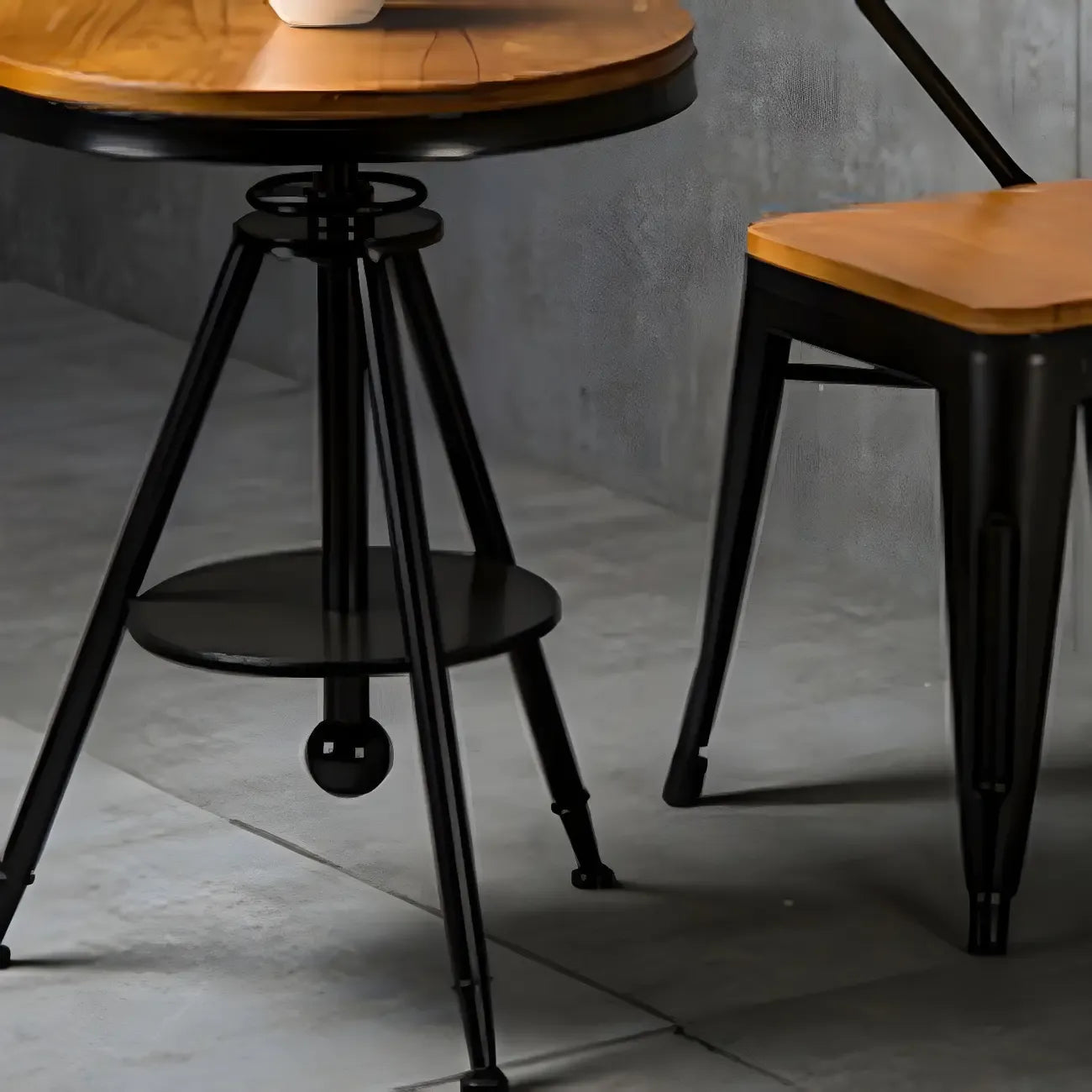 Adjustable Pine Wood Round Cocktail Bar Table for Home Bar
