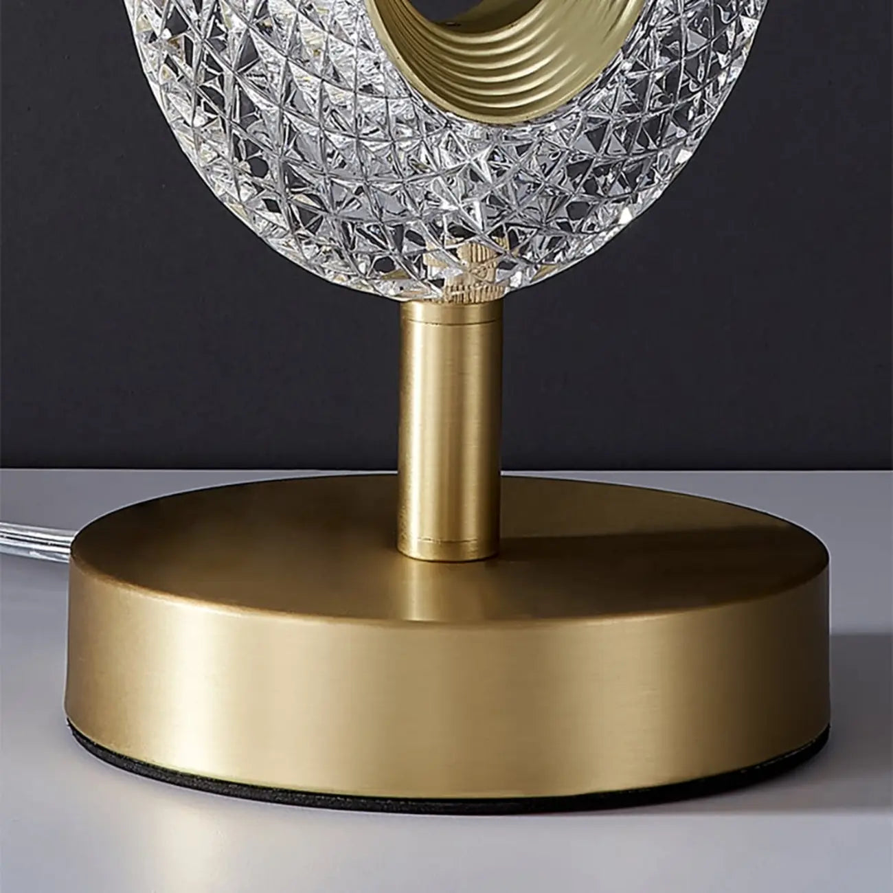 Art Deco Luxury Gold Brass Acrylic Ring Shape LED Table Lamp
