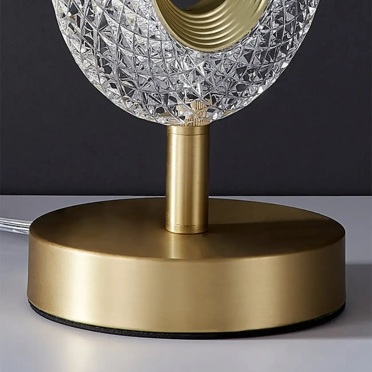 Art Deco Luxury Gold Brass Acrylic Ring Shape LED Table Lamp